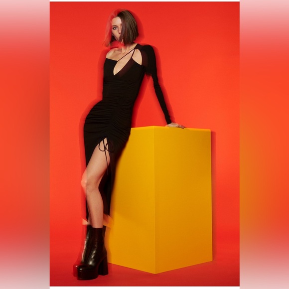GORGEOUS ZARA Cut Out Gathered Asymmetric Neckline Dress - Picture 1 of 3